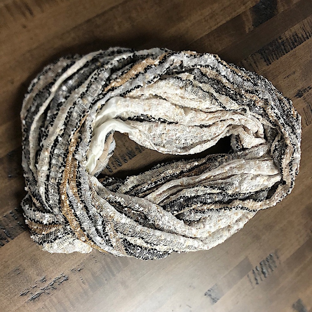 Striped scarf - Picture 2 of 5